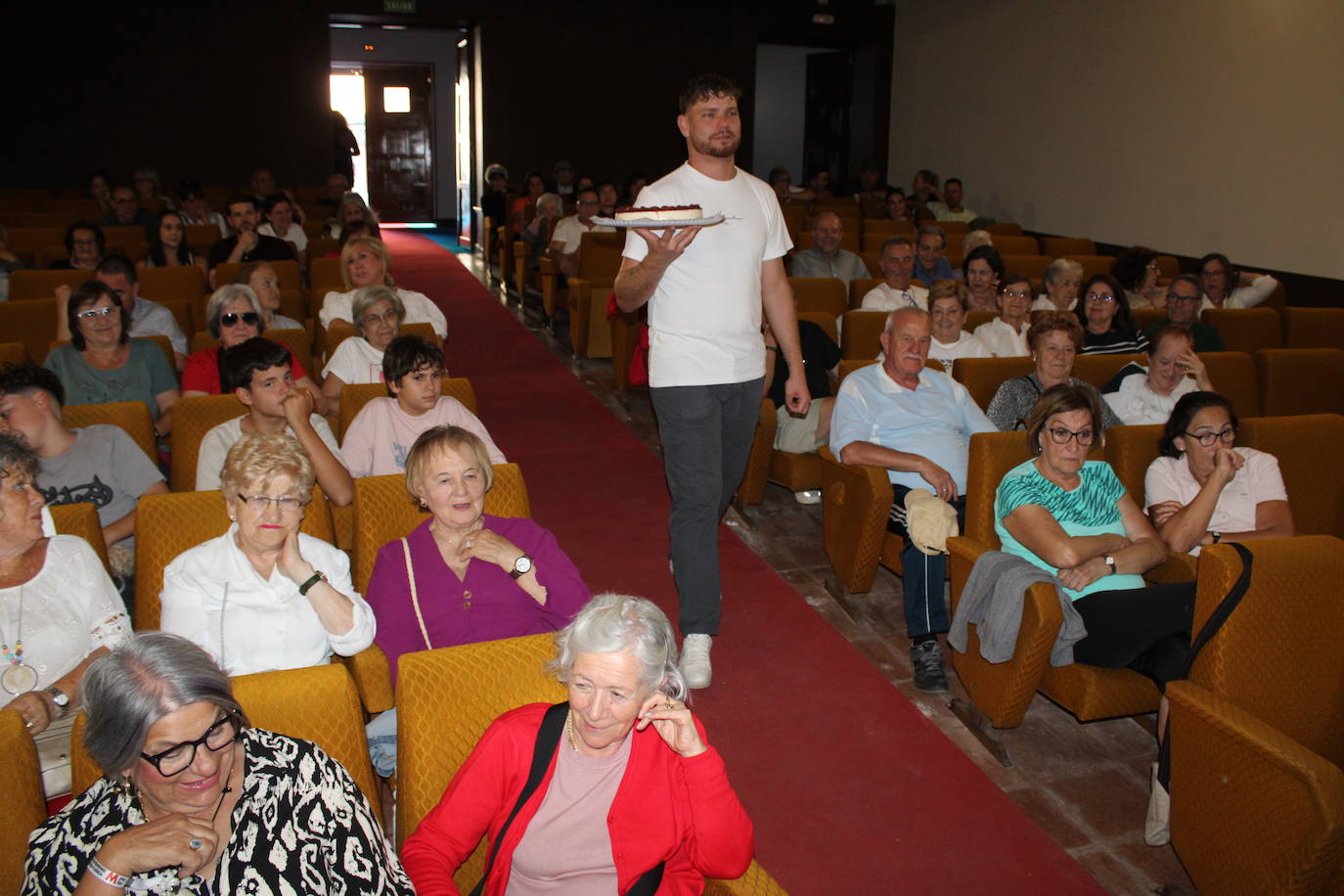 Fuentes de Béjar mantiene vivo el culto a la Virgen del Rosario