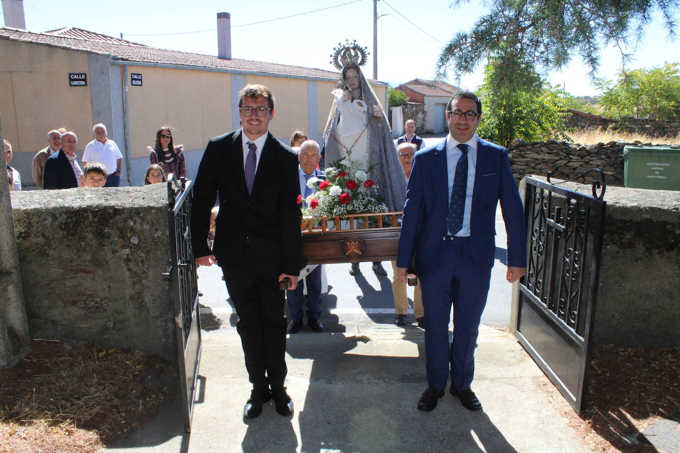 Pizarral honra a la Virgen del Rosario