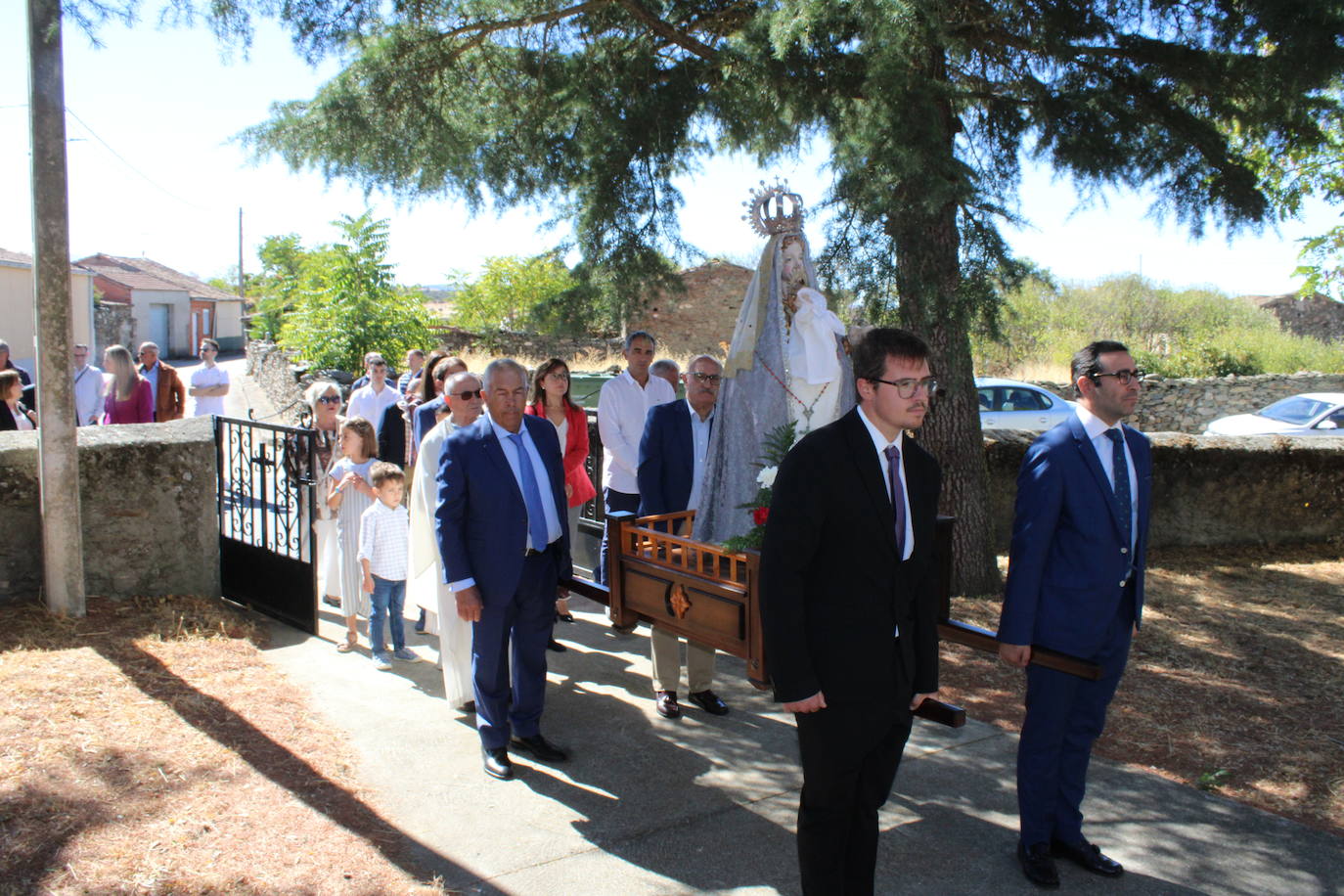 Pizarral honra a la Virgen del Rosario