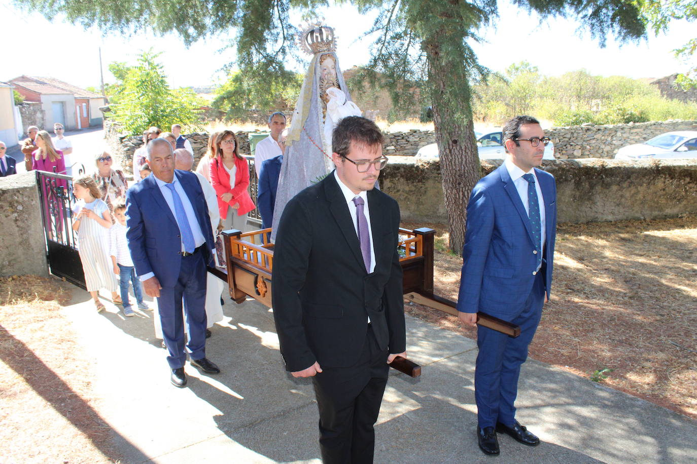 Pizarral honra a la Virgen del Rosario