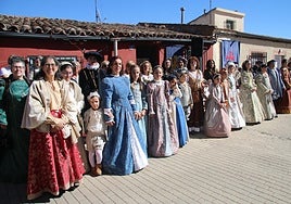 Cerca de trescientas personas lucieron prendas de época recreadas para la ocasión