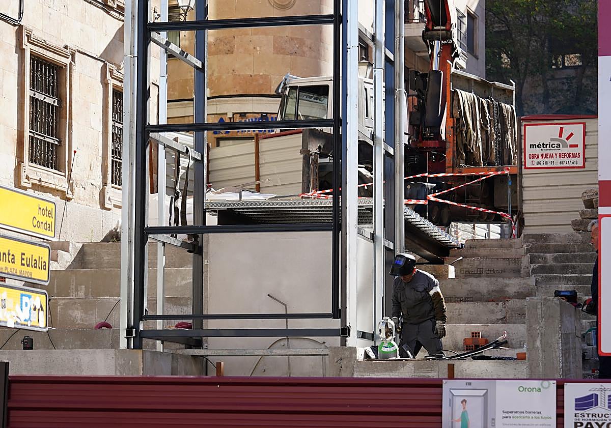 Imagen principal - Arranca la fase definitiva de la obra del ascensor urbano en Gran Vía