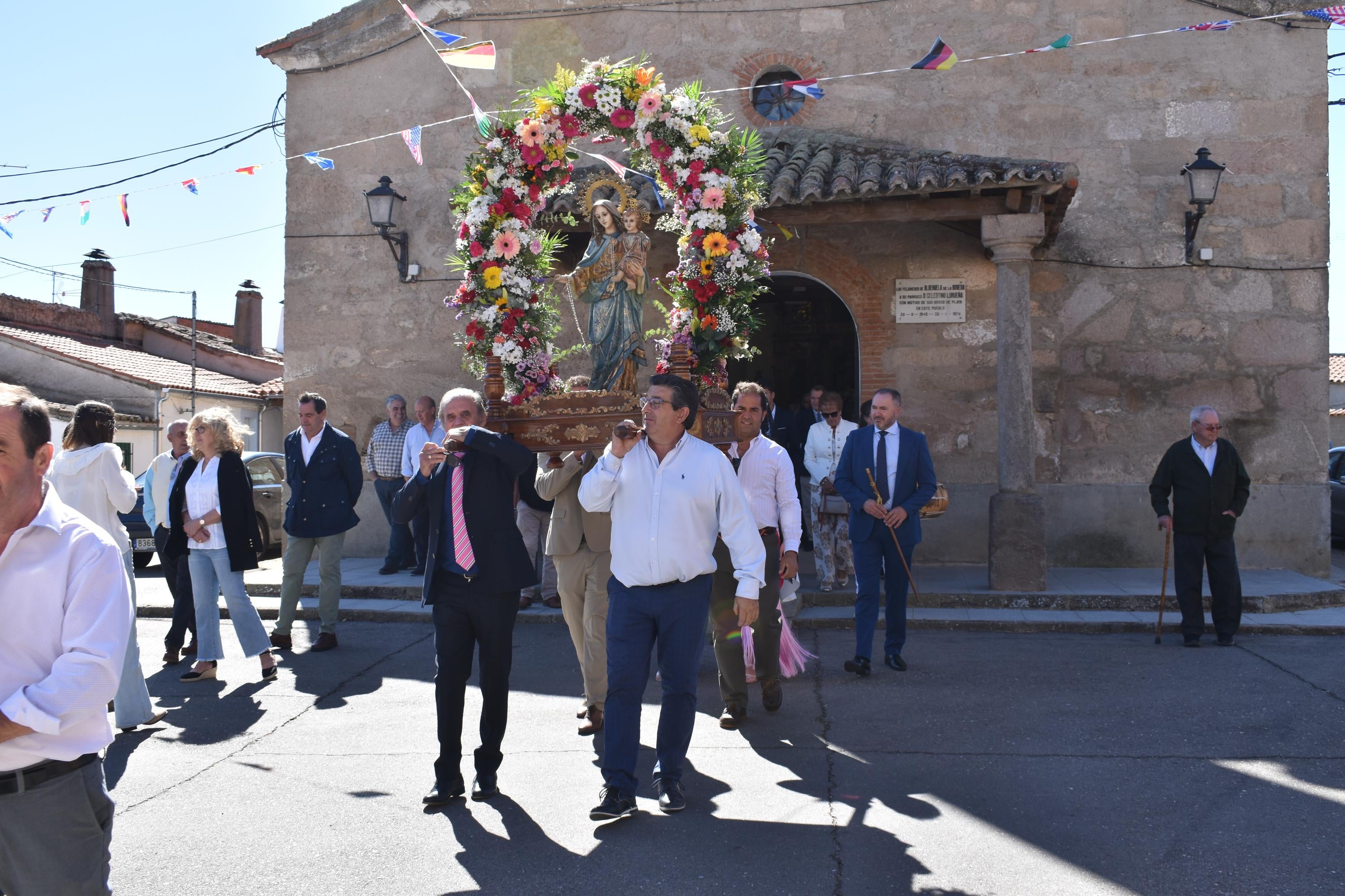 Día grande en Aldehuela de la Bóveda con procesión, bueyada infantil y autos locos