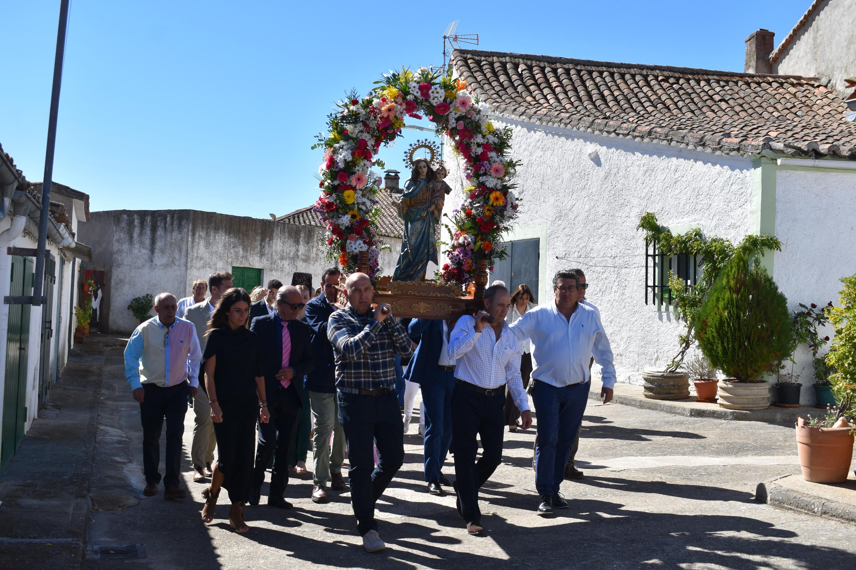 Día grande en Aldehuela de la Bóveda con procesión, bueyada infantil y autos locos