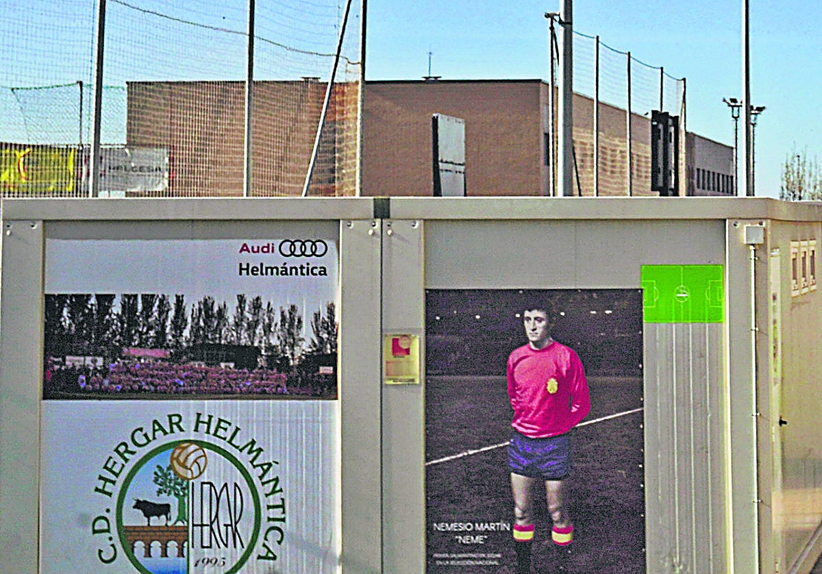 Vista exterior de los vestuarios en el campo de fútbol Nemesio Martín 'Neme'.