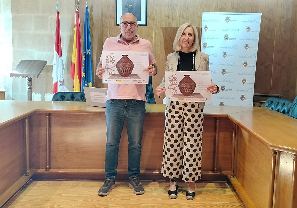 Tomás Pérez y Concepción Miguélez en la presentación de la Feria del Barro.