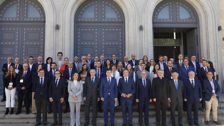 Foto de familia de los asistentes a la VI edición del Libro Blanco para el Desarrollo de Salamanca.