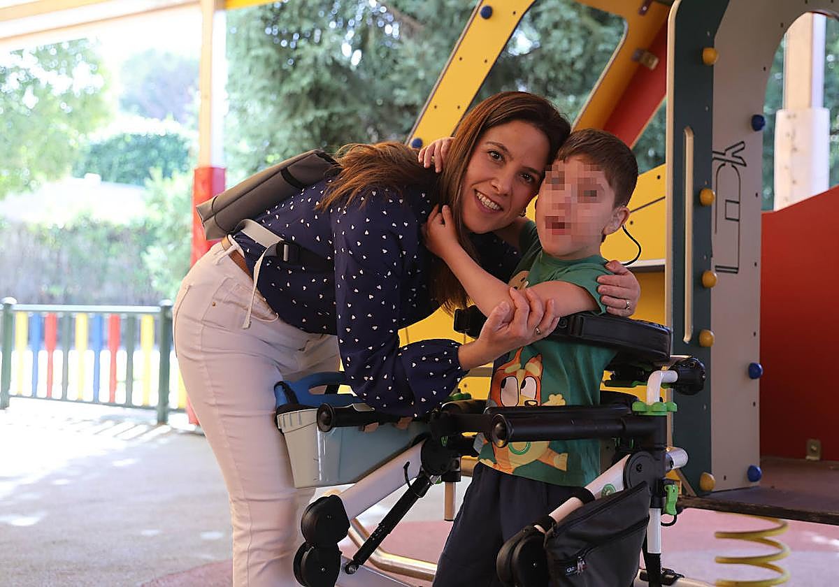 Lidia García junto a su hijo Jorge.