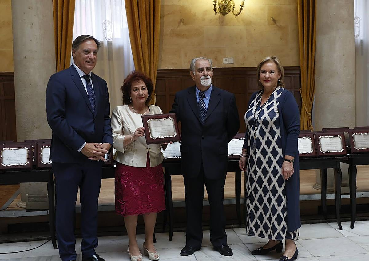 Imagen secundaria 1 - «Parece mentira que los años hayan pasado tan rápido, estamos fenomenal»