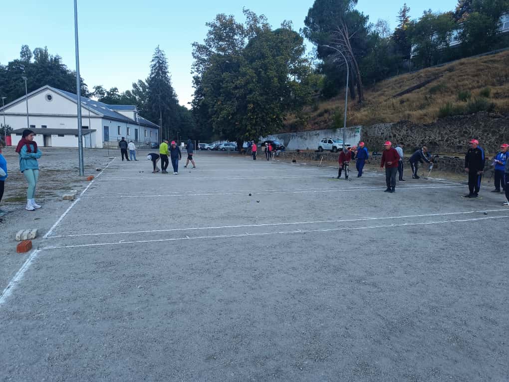 Primer torneo local de petanca en Béjar con buena participación en una modalidad en auge