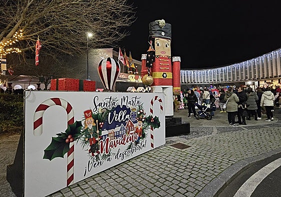 Entrada de 'Santa Marta Villa Navideña' en la Plaza España.