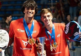 Samu Rivas, a la derecha, con su compañero Manu Castaño.