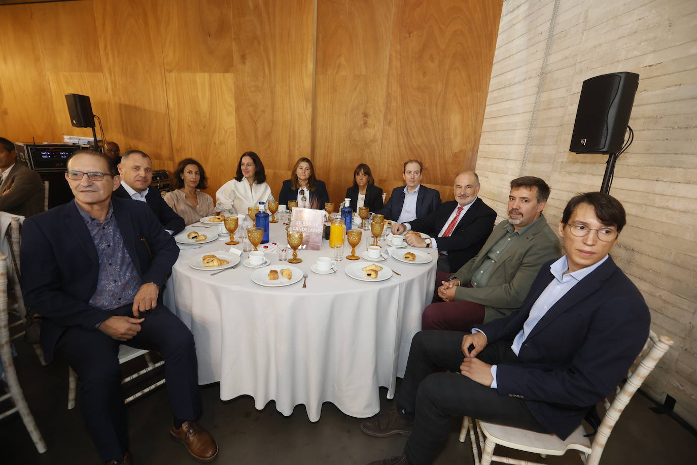 Manuel Benito (Profuturo), José Luis Sánchez (Laboral Kutxa), Ana Prieto y Nuria Prieto (Promociones Caída de Valhondo), Maribel Crespo (LA GACETA), ), Isabel García (Inversiones y proyectos Balbás S.L.), Javier Garrido (Montellano), Joaquín Tabernero (Finsa), Javier Rivas (Rivas Real State) y Alberto Benito (Profuturo).