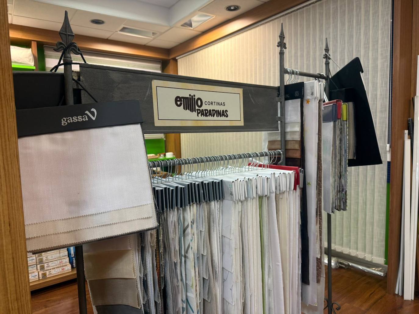 Imagen del muestrario de telas usadas para confeccionar cortinas.