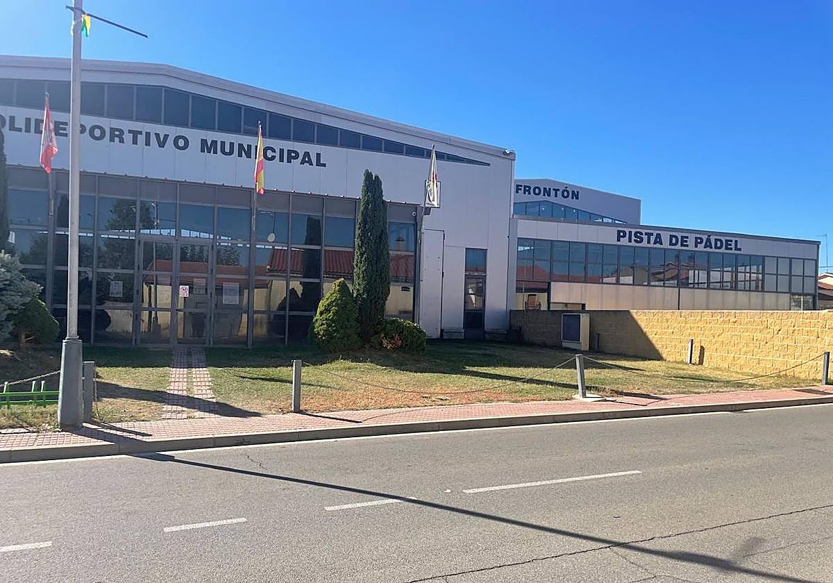 El complejo deportivo de Calzada de Valdunciel está en el centro del municipio.