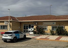 Imagen del acceso principal al centro de salud de Linares.