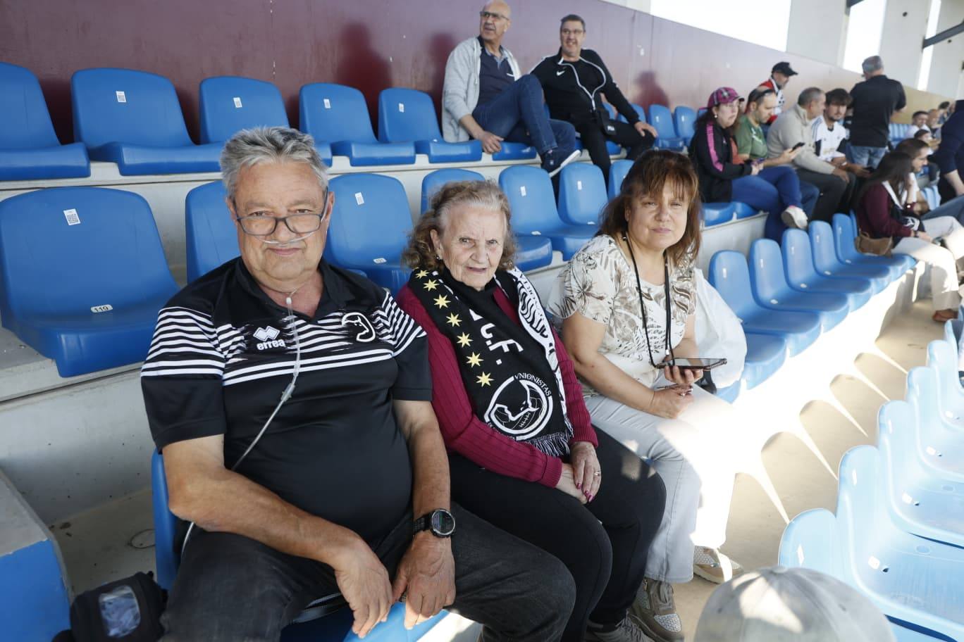 ¡Búscate en la grada del Reina Sofía en el partido entre Unionistas y la AD Mérida!