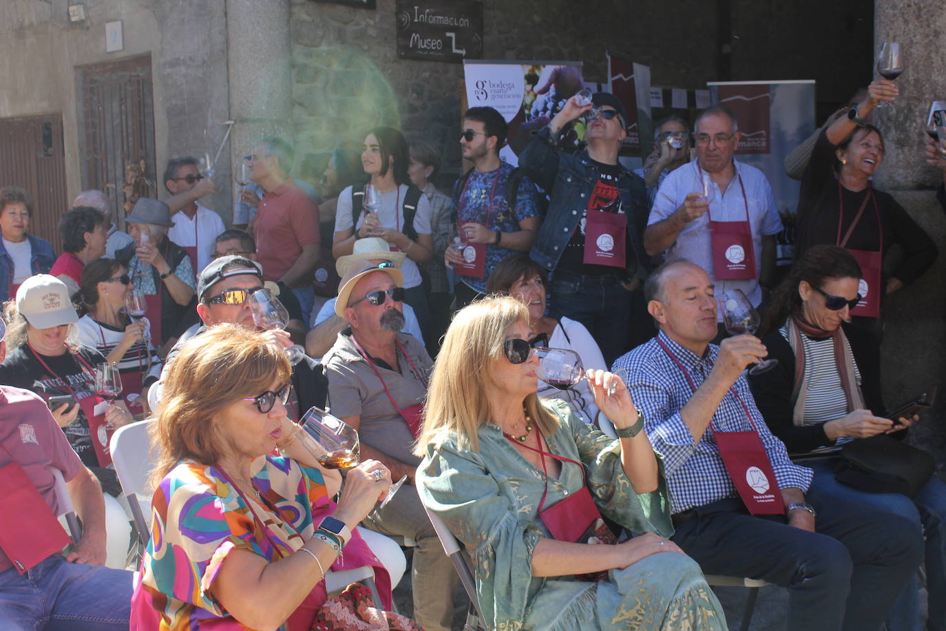 San Martín del Castañar brinda por el vino de la provincia en la XII Fiesta de la Vendimia