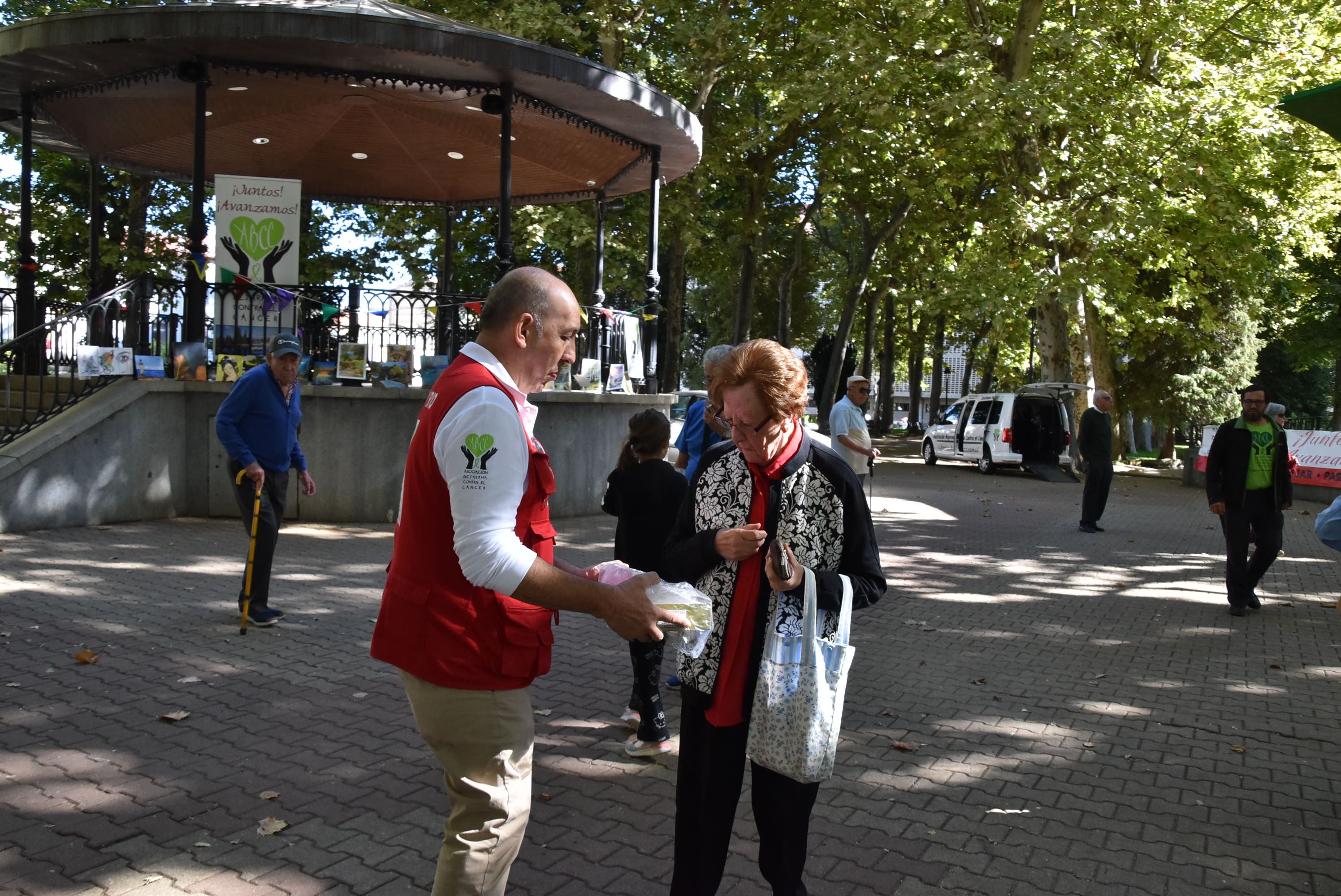 La solidaridad contra el cáncer sale a la calle en Béjar