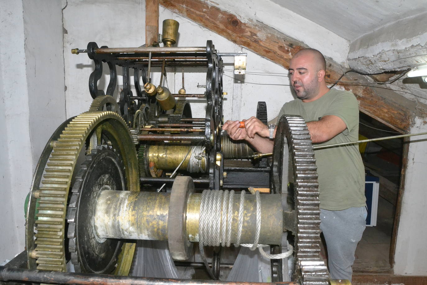 Devolviéndole el esplendor al reloj de la ciudad: «Es muy similar al que se encuentra en la Puerta del Sol»