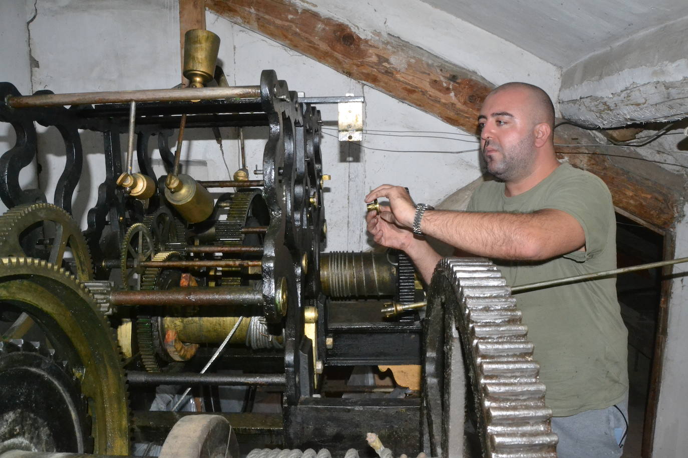 Devolviéndole el esplendor al reloj de la ciudad: «Es muy similar al que se encuentra en la Puerta del Sol»