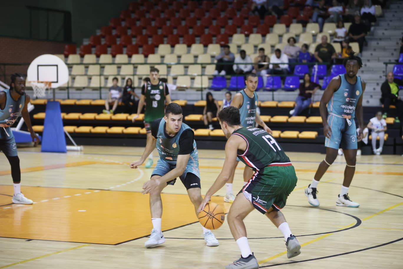 El Zornotza no da opción al Atlético Carbajosa (60-89)