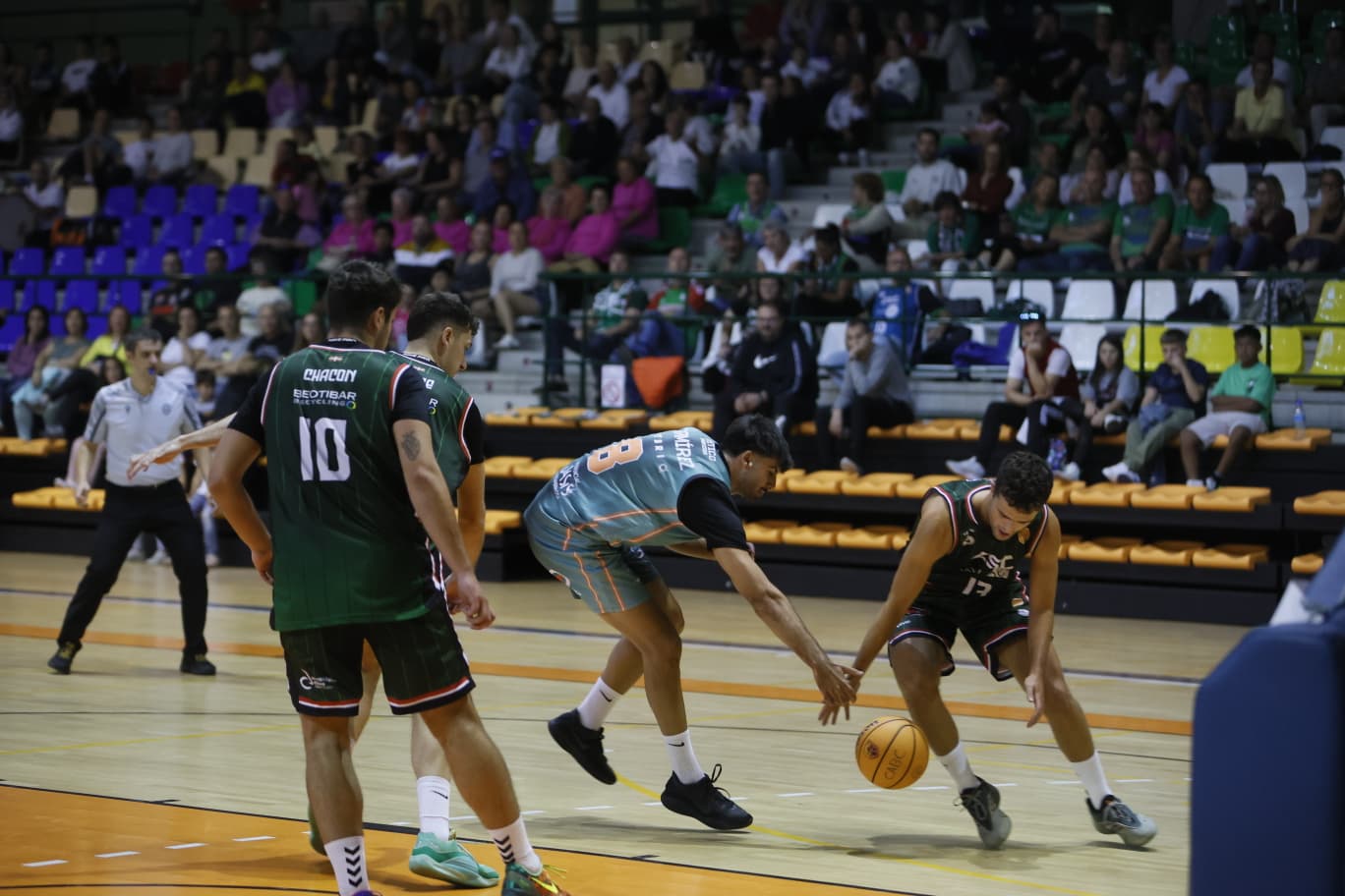 El Zornotza no da opción al Atlético Carbajosa (60-89)