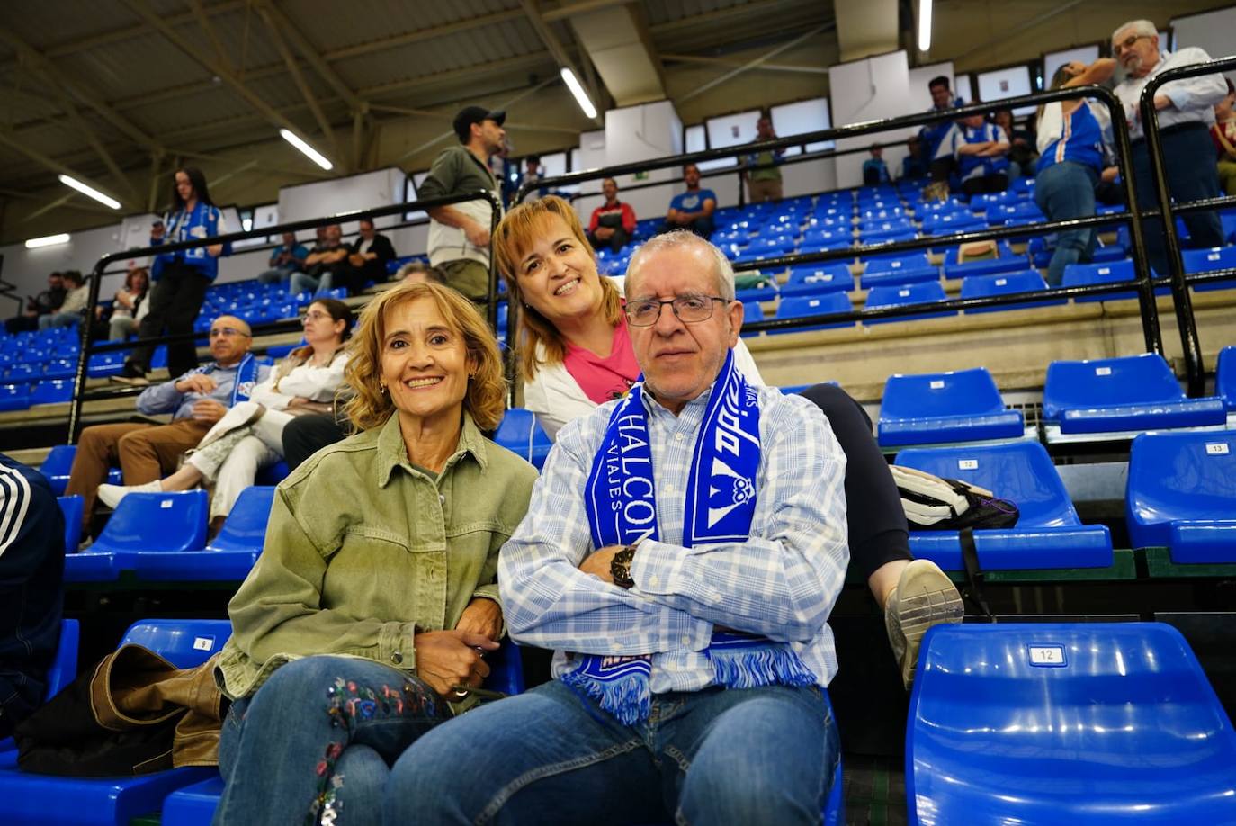 La afición no falló a Avenida en su debut liguero en casa: búscate en la grada