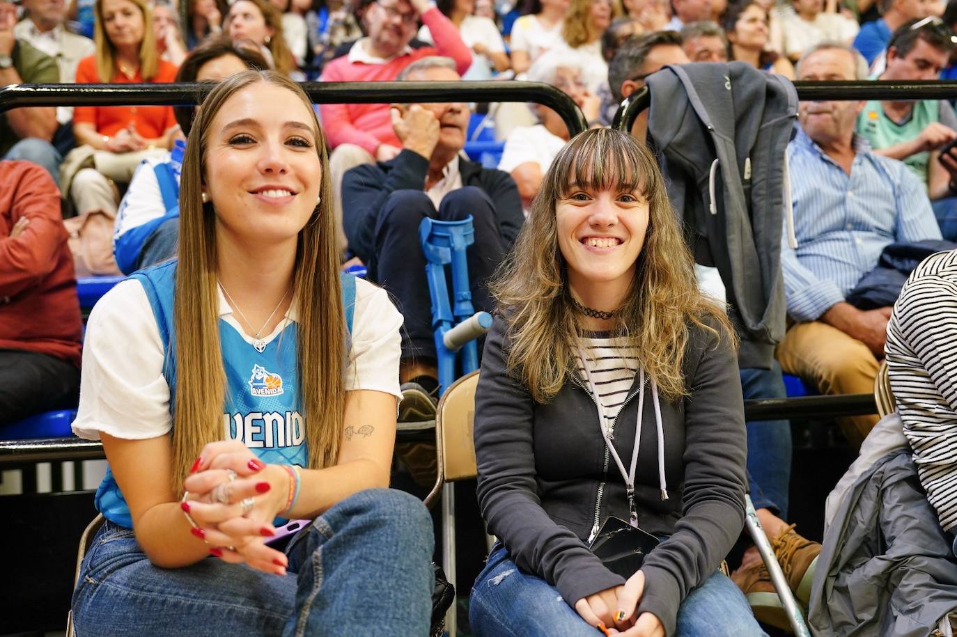 La afición no falló a Avenida en su debut liguero en casa: búscate en la grada