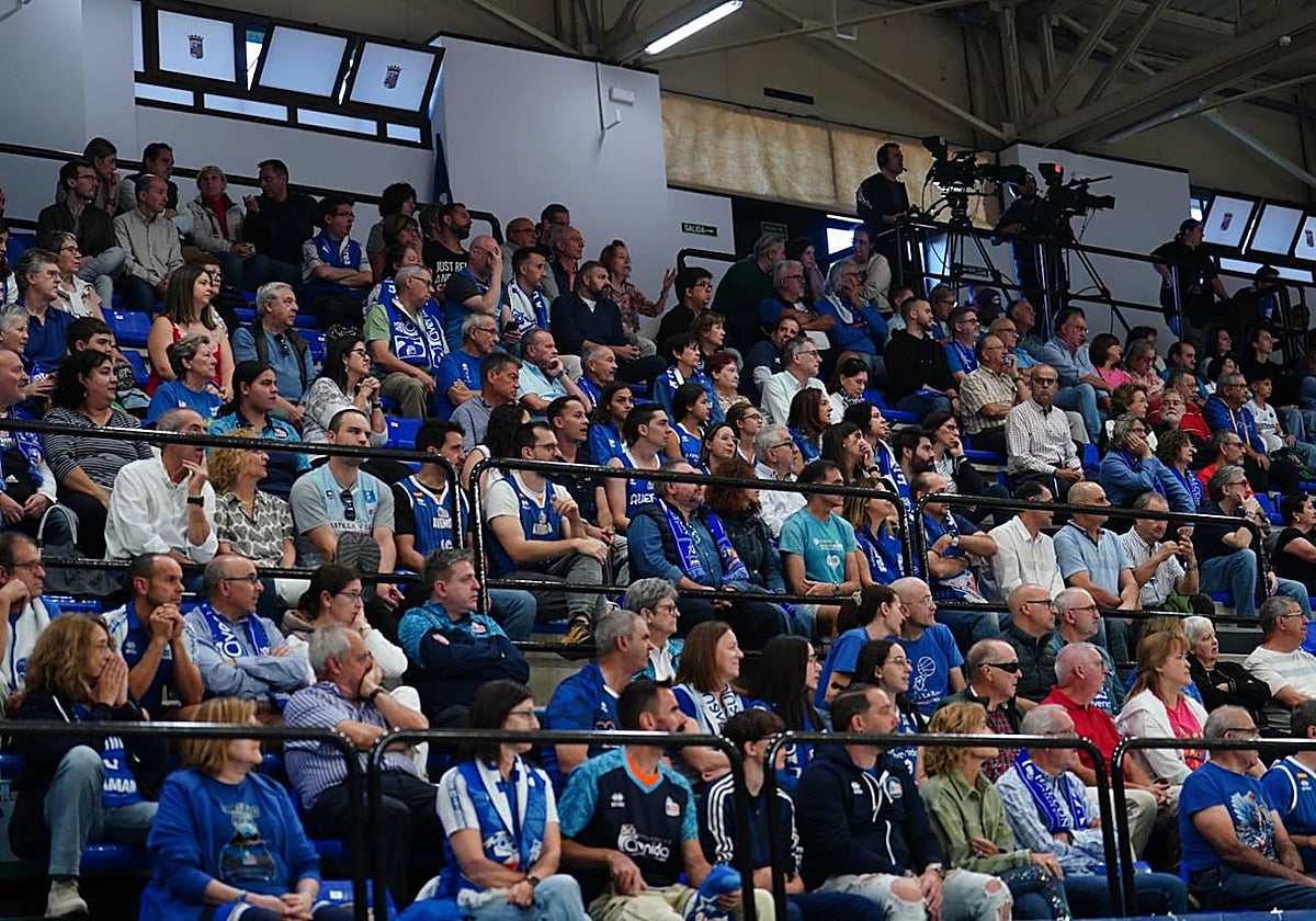 La afición no falló a Avenida en su debut liguero en casa: búscate en la grada