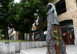 Monumento a Santa Bonifacia en la Gran Vía.