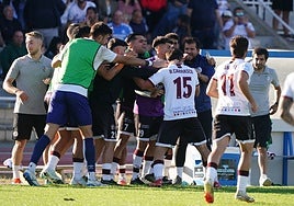 La plantilla del Salamanca UDS celebra la primera diana contra la Sarriana.