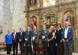 Los agentes de Lagunilla junto a los alcaldes de la comarca.