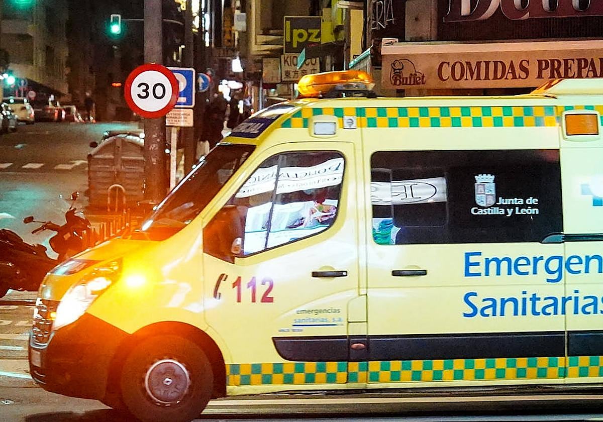 Una ambulancia del Sacyl de servicio.