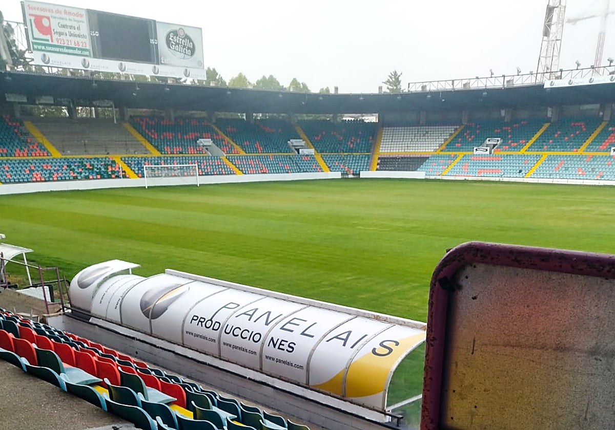 Estado actual que presenta el estadio Helmántico, visto desde la grada de Preferencia.