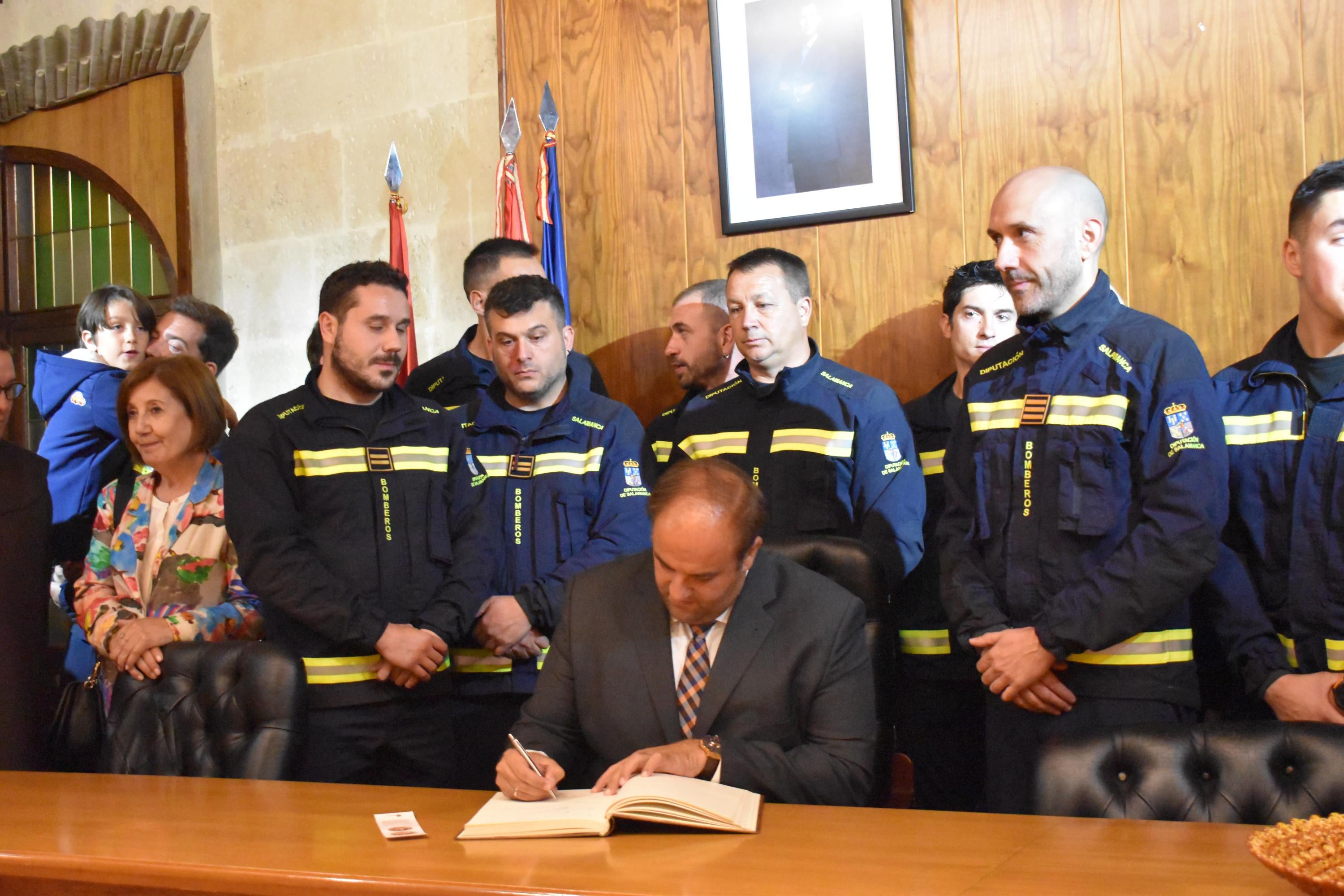 Los Bomberos de la Diputación protagonizan el pregón de las fiestas de Santa Teresa en Alba de Tormes