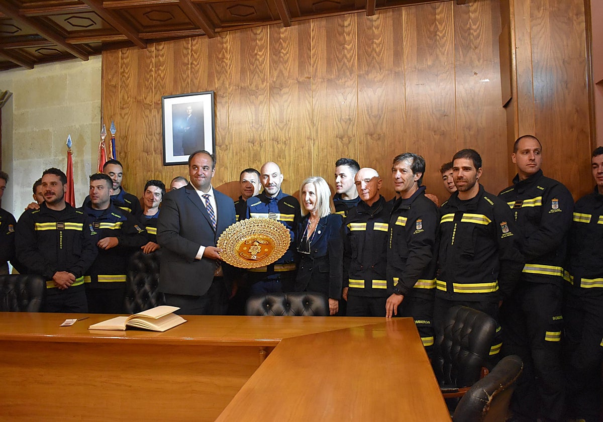 Los Bomberos de la Diputación protagonizan el pregón de las fiestas de Santa Teresa en Alba de Tormes