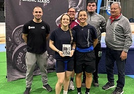 Los deportistas salmantinos, con Constantino Iglesias en La Coruña.