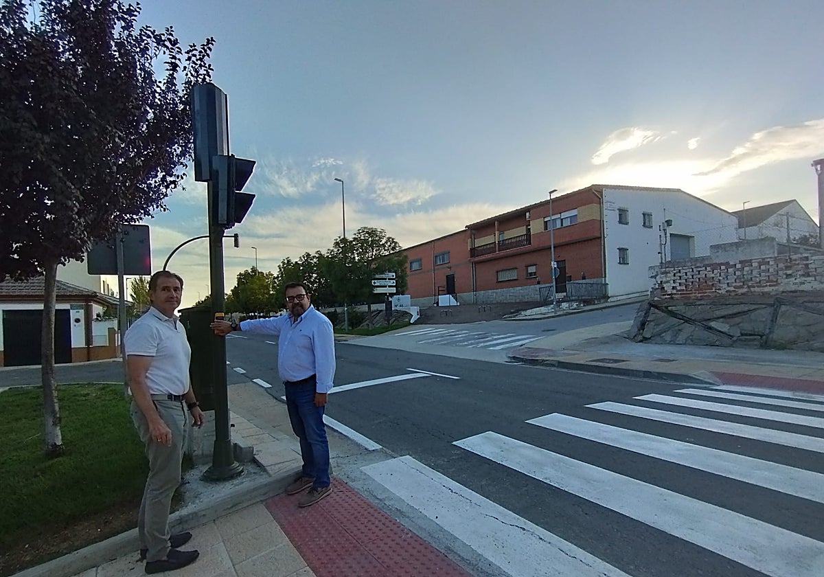 El alcalde, Enrique García, y el edil de Tráfico, Jesús María Gómez.