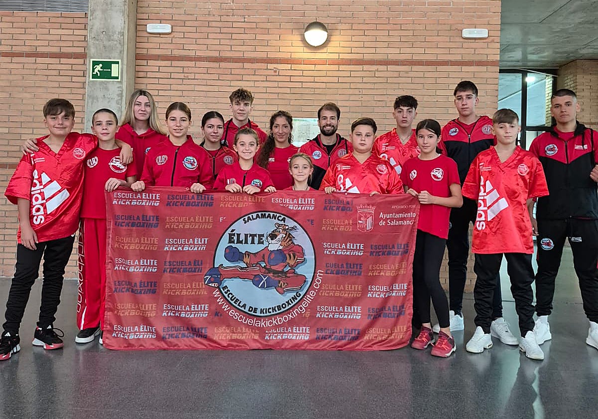 Los componentes de la Escuela Élite, con Manu García Sánchez.