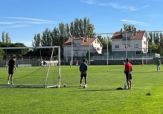 Lara siguiendo la sesión de este miércoles en el anexo al Tori.