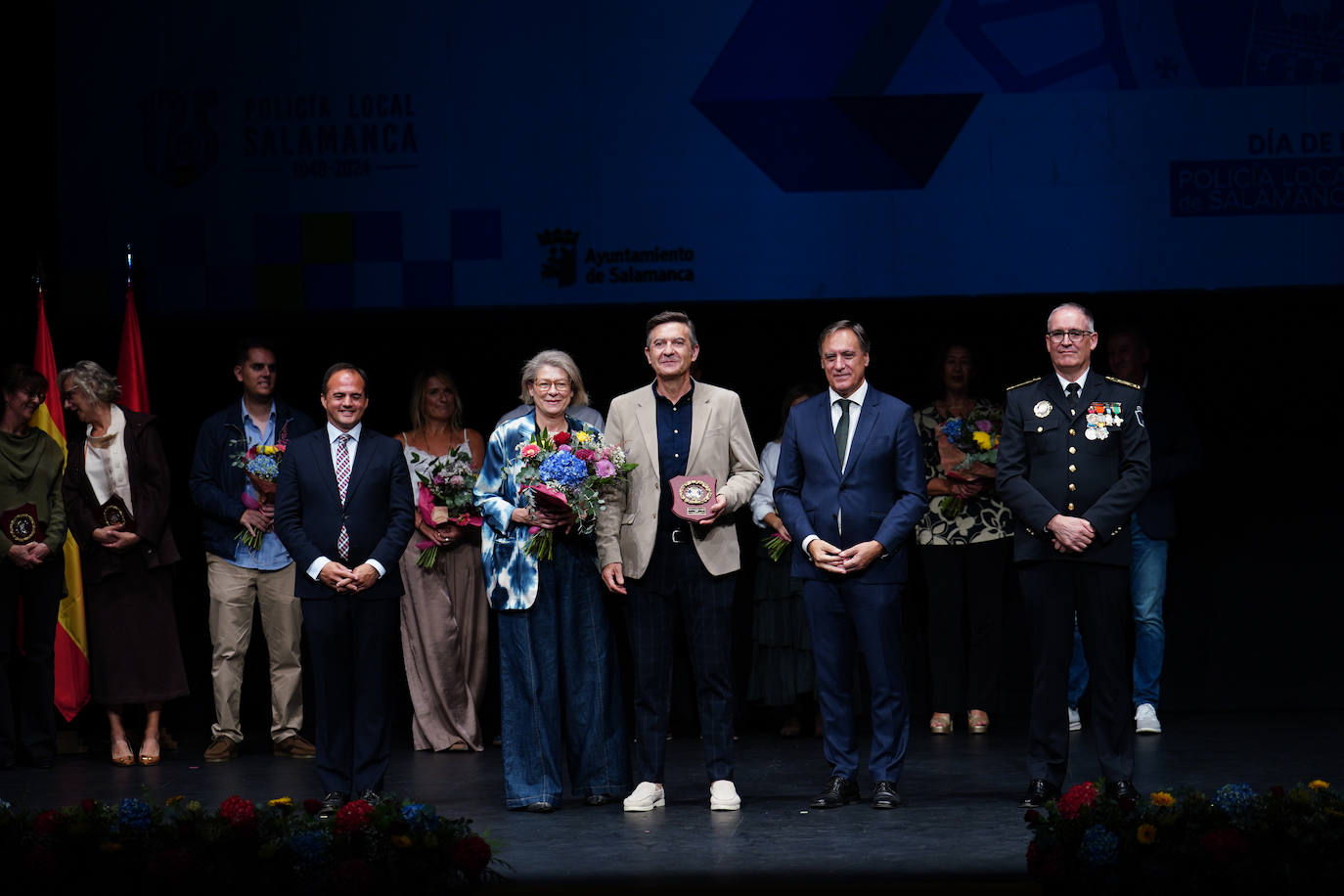 Homenaje a los que velan por la paz y el orden de la ciudad
