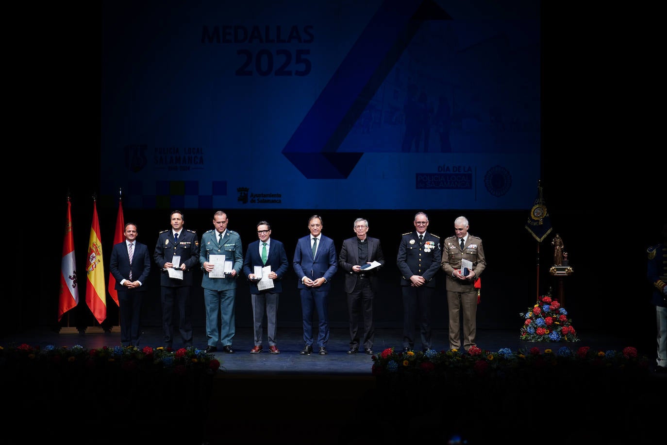 Homenaje a los que velan por la paz y el orden de la ciudad