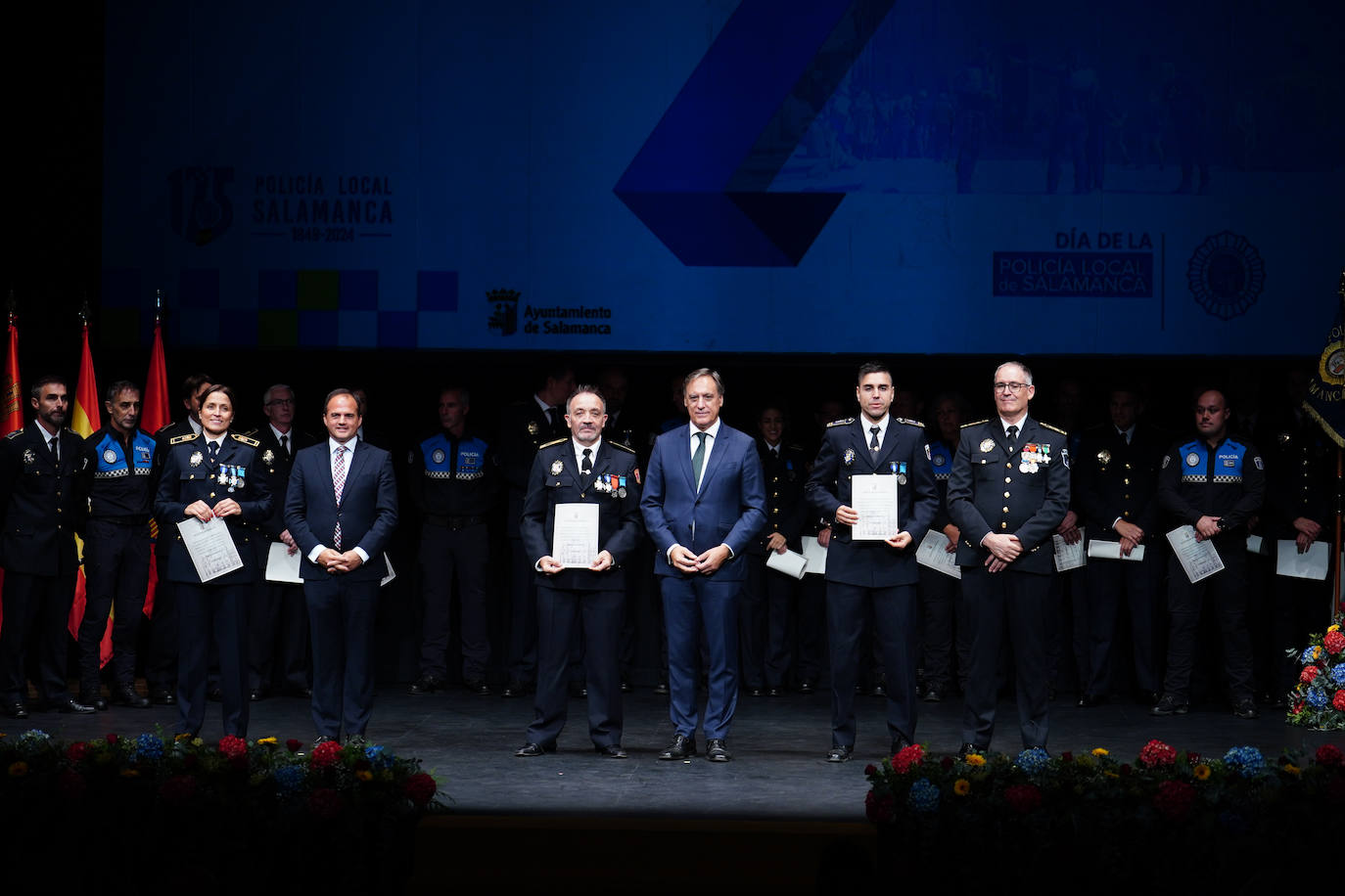 Homenaje a los que velan por la paz y el orden de la ciudad