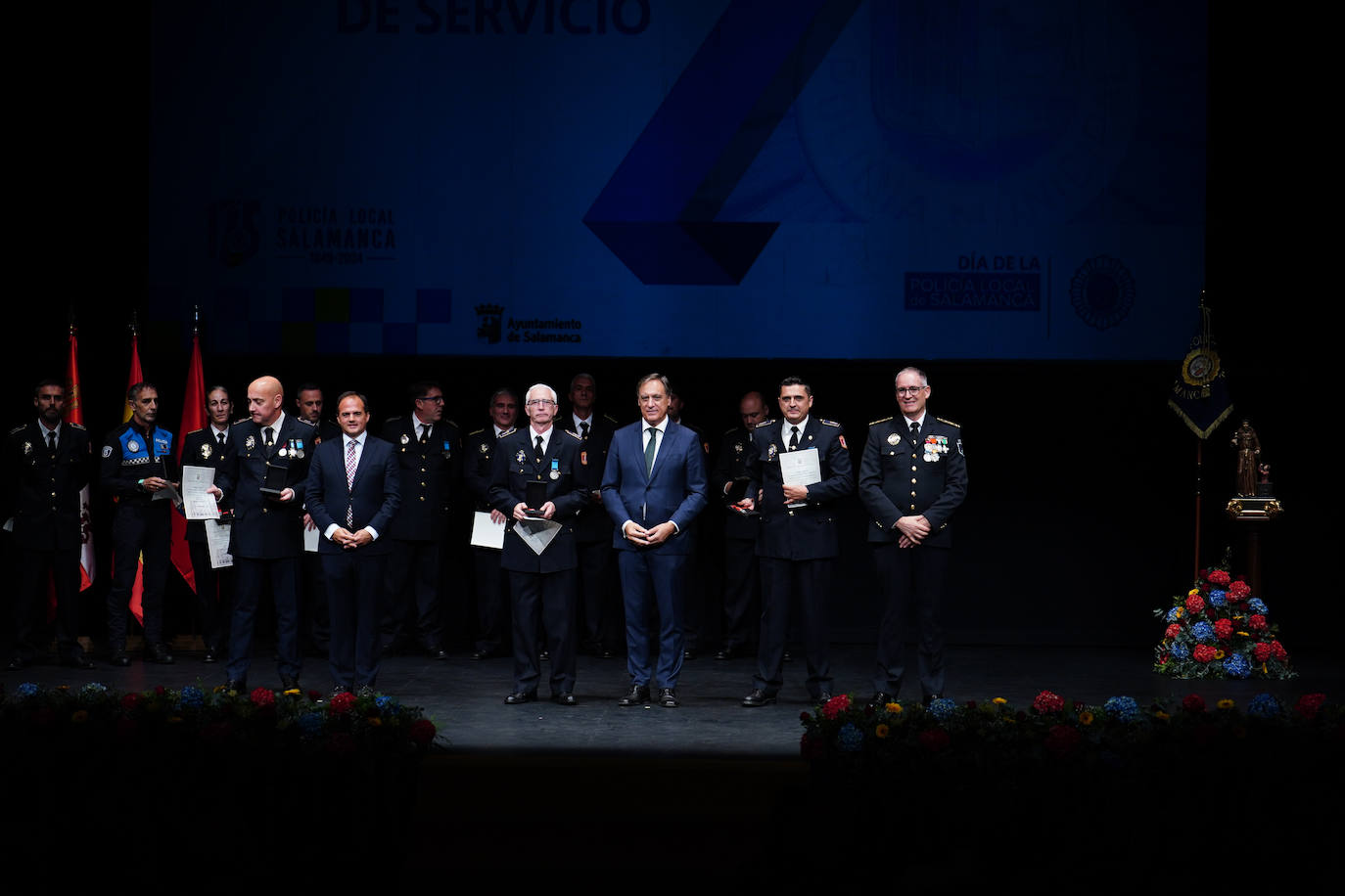 Homenaje a los que velan por la paz y el orden de la ciudad