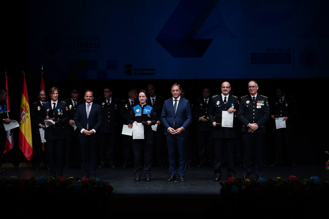 Homenaje a los que velan por la paz y el orden de la ciudad