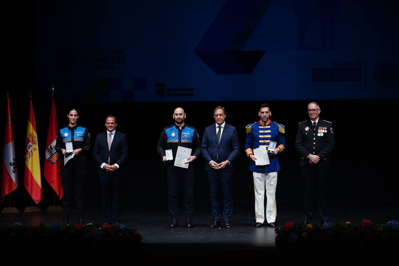 Homenaje a los que velan por la paz y el orden de la ciudad