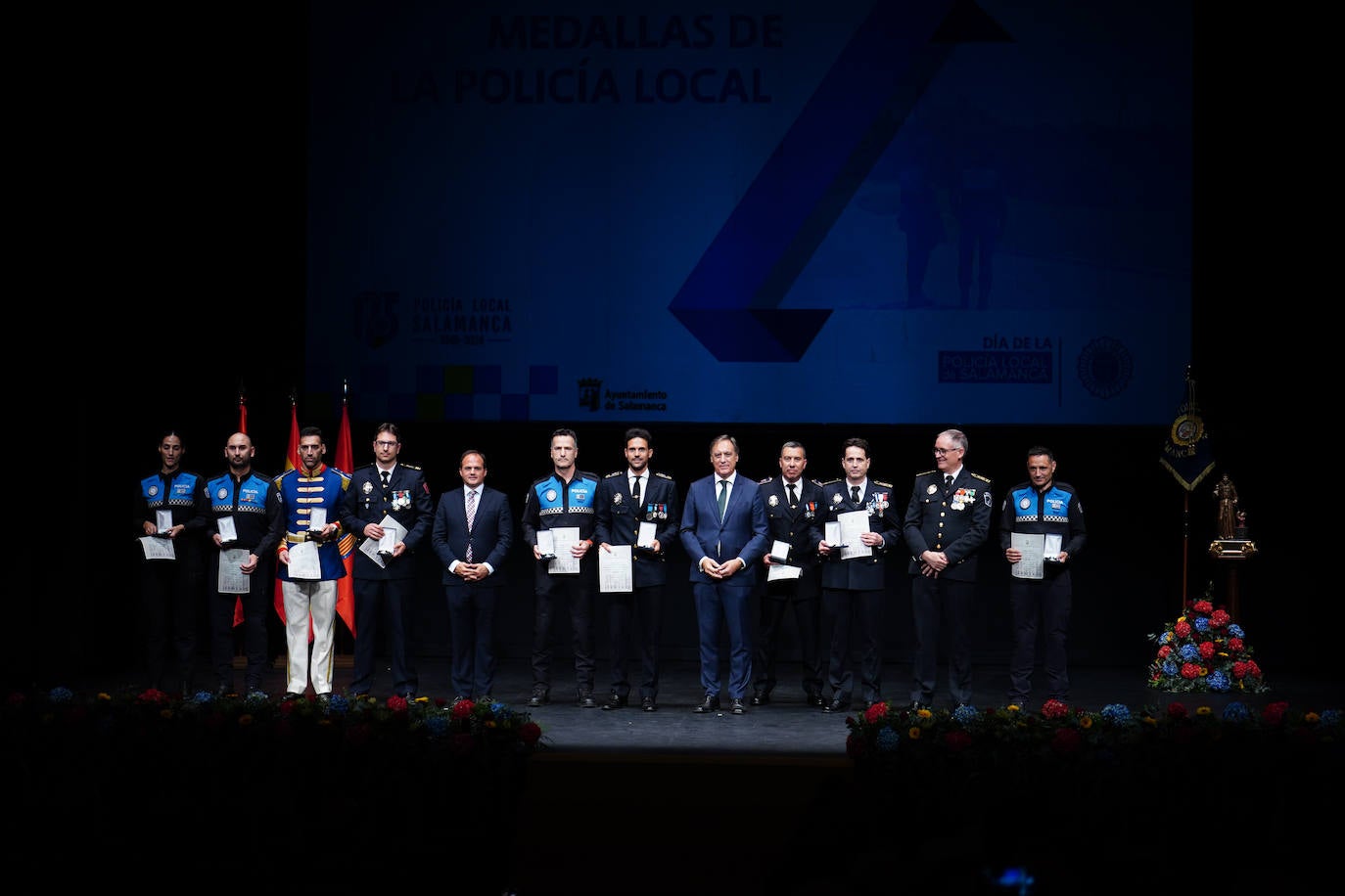 Homenaje a los que velan por la paz y el orden de la ciudad