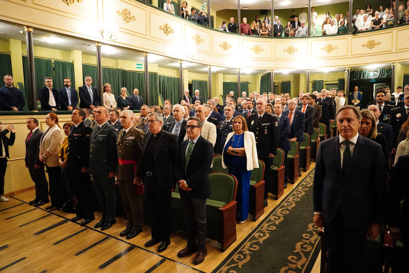 Homenaje a los que velan por la paz y el orden de la ciudad