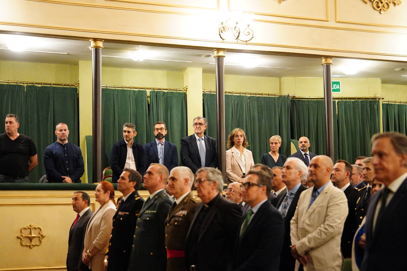 Homenaje a los que velan por la paz y el orden de la ciudad